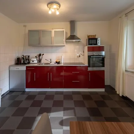 Traeumerei Mit Kamin Und Grosszuegigem Garten Alt Schwerin