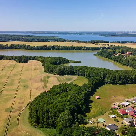 Traeumerei Mit Kamin Und Grosszuegigem Garten Semesterbostad *