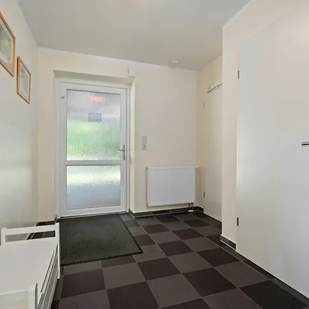 Feriehus Traeumerei Mit Kamin Und Grosszuegigem Garten Alt Schwerin