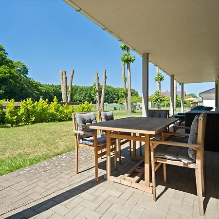 Traeumerei Mit Kamin Und Grosszuegigem Garten Alt Schwerin