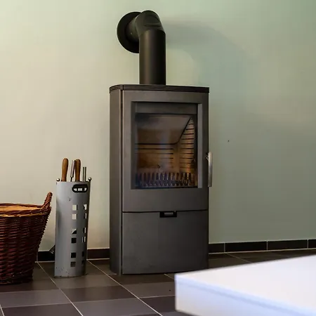 Traeumerei Mit Kamin Und Grosszuegigem Garten * Alt Schwerin