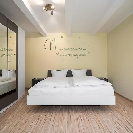 Semesterbostad Traeumerei Mit Kamin Und Grosszuegigem Garten