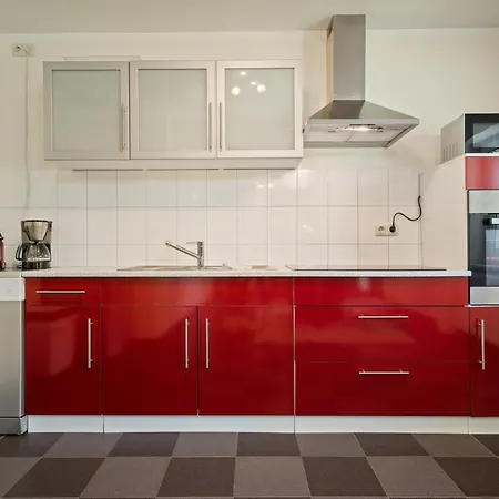 Traeumerei Mit Kamin Und Grosszuegigem Garten Feriehus Alt Schwerin